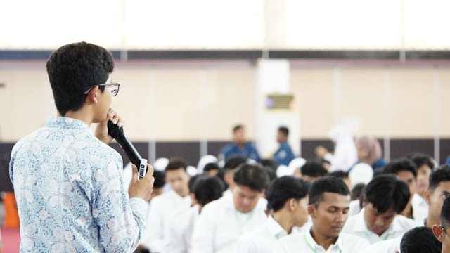 Student participation at Islamic event.