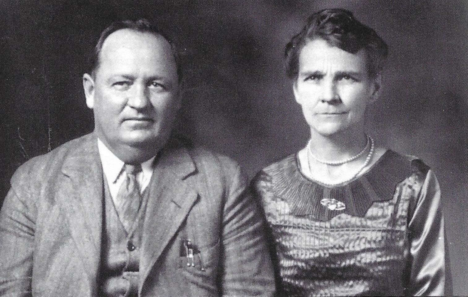 Dr. Rader Hugh Bramblett b. 1886 and wife Ida Palestine Garrett.